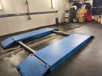 Nízkozdvižný nůžkový zvedák 3t - málo používaný stáří 5 let - 9