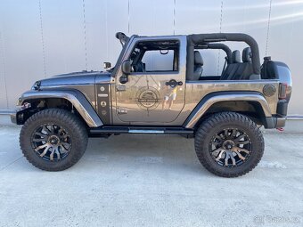 Jeep Wrangler 75th Anniversary Edition - 9