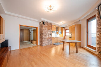 Prostorný střešní byt 3+1 s terasou - 90m2 + 30m2 terasa, Pr - 9