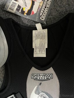 Nová juniorská hokejová ramena značky Reebok, SherWood, DR - 9