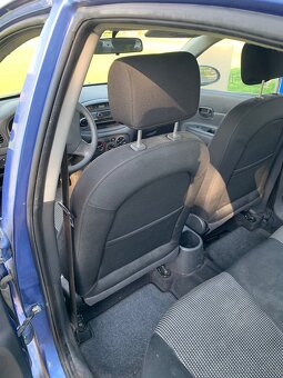 Hyundai Accent 1.4 benzín (2010) - 9