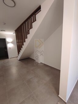 K pronájmu polovina RD - novostavba K. Vary - 9