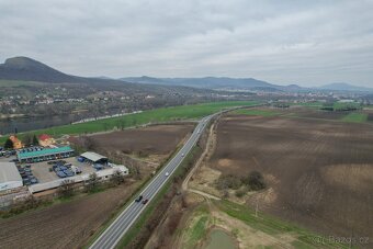 Malý pozemek u silničního přivaděče - 9