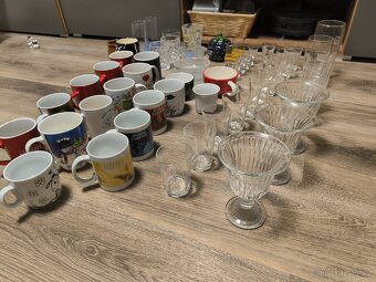Sady hrnků a mix skleniček - 9