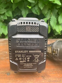 Excentrická bruska Stanley + aku + nabíječka - 9