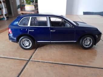 Model auta Porsche Cayenne S - 9
