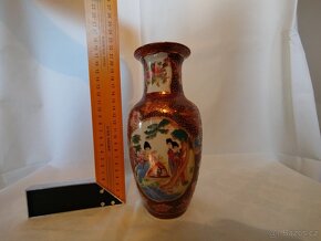Porcelánová váza a jiné vázy a vázičky - 9