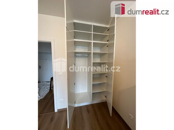 Světlý 2+kk s garáží, 50,8 m2 + 5,2 m2 balkon, 3.patro, OV, - 9
