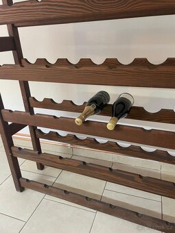 Dřevěný stojan na víno - 9