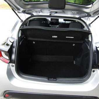 Toyota Yaris, 1,0i 53kw, BENZÍN, 2022, NAJETO 38 049km - 9