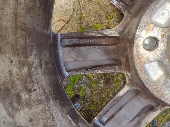 Prodám na Audi A4 b8,A5 org.alu kola 17"se zemními pneu - 9