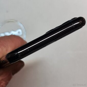 iPhone 11 Pro,výborný stav, nová baterie - 100 %,pouzdro - 9