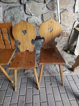 Dřevěný stůl a židle - 9