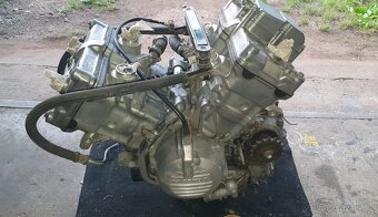 Honda VFR 750 rc36 - 9