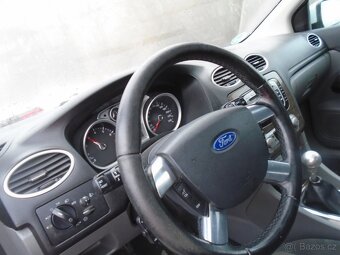 ford focus09 díly benzín - 9