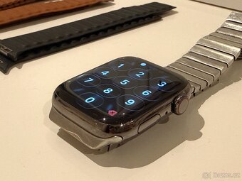 Apple Watch Series 8 45mm Cellular, Steel Case Grafitové - 9