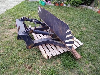 Přední radlice na traktor - 9