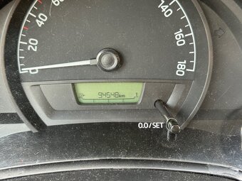 Škoda Citigo - najeto 95 000 km, klimatizace, LED světla - 9