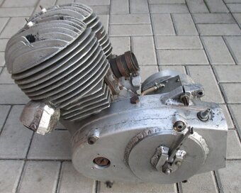 starý závodní motor jawa čz kývačka pérák 476 soutěžní scott - 9