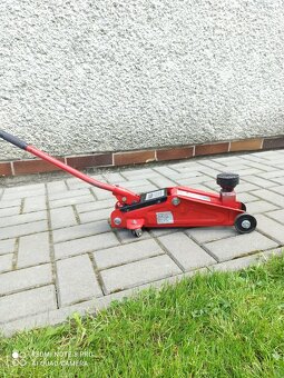 Hydraulicky zvedak 2t + gumova podlozka - 9