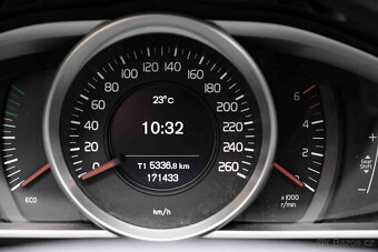 Prodám Volvo V40 D2 Kinetic, model 2018 - 9