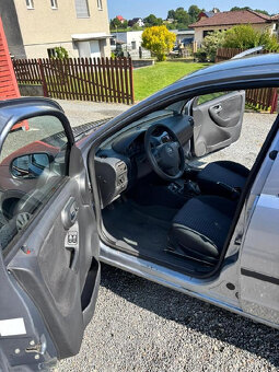 Opel Corsa C 1,2 59kW, r.v. 2004 - 9