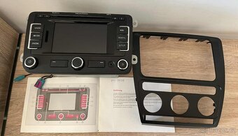 Autorádio Škoda Amundsen + PIN, kniha a rámeček - 9