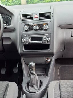 Vw Touran 1.4 TsI 103kw 2015 serviska - 9