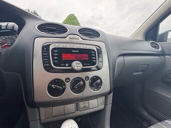 Ford Focus Benzín 1.6 16V Combi - 9