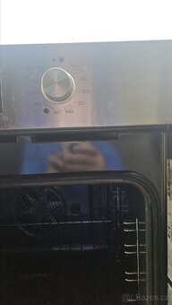 Vestavná pečící trouba INDESIT - 9