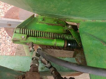 1000L Rozmetadlo AMAZONE ZA-U 1001 (hydraulické ovládání) - 9