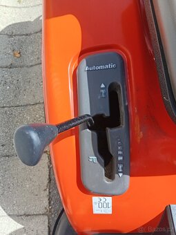 Prodám zahradní traktor Husqvarna 17.5Hp Hydro - 9