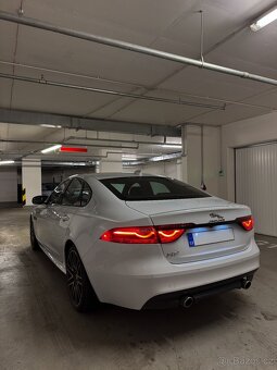 Jaguar XF 3.0D V6 R-SPORT - 9