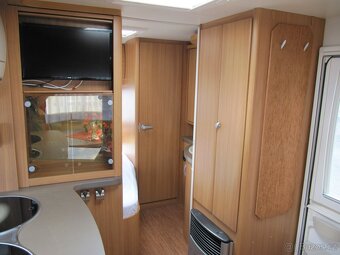Prodám karavan Hobby 460 ufe,r.v.2009 + mover, satelit ,stan - 9