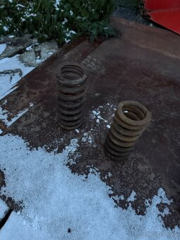 Prodám náhradní díly zetor - 9