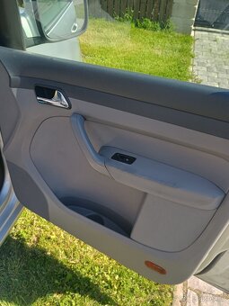 VW Caddy Maxi 1,9 TDI DSG -7 míst - 9