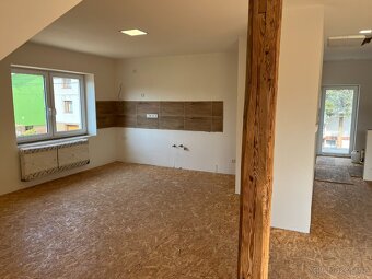 RD se zahradou v Karolince - 9