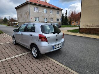 PRODAM TOYOTA YARIS 1,0I, PO SERVISU - 9