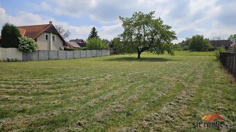 Krásný stavební pozemek v Doubravčicích, 1634 m2, veškeré sí - 9