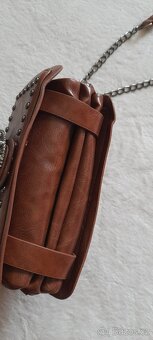 Malá hnědá kabelka crossbody - NOVÁ - 9