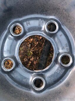 Pneu na discich zimni 185/60/r15 - 9