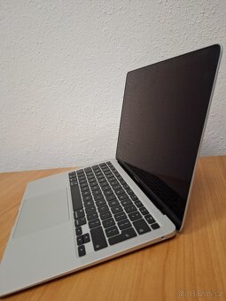 Macbook Air 13 palců M1 chip 8 GB RAM 256 SSD - 9