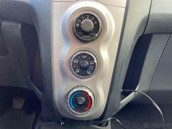 Prodám Toyota Yaris 1.0 51Kw benzín, r.11/06, nová v ČR. - 9