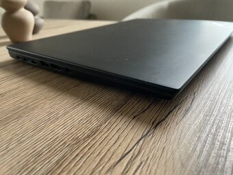 super tenké Lenovo T14s - dotyk LCD, baterie 10h, 16GB RAM - 9