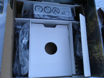 Microsoft Xbox 360 Slim 320GB Gears - kompletní balení - 9