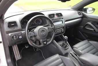 SCIROCCO R, 2.0TSI-195kw,6st.Manuál,Bi-Xen,R19,Kůže,PDC,2010 - 9