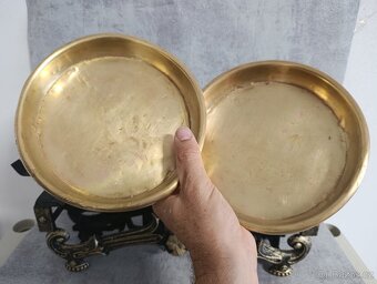 Staré dvoumiskové váhy se ženou po kompletní renovaci - 9