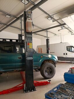 Dvousloupový hydraulický zvedák 4,2 T zdviž BOR4200E ,,2025 - 9