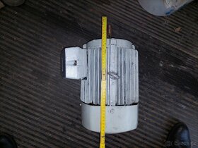 Prodám třifázový motor 4kW 1440ot. - 9