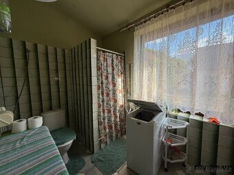 Prodej rodinné usedlosti s pozemkem (1707 m2), Lesná, okres - 9